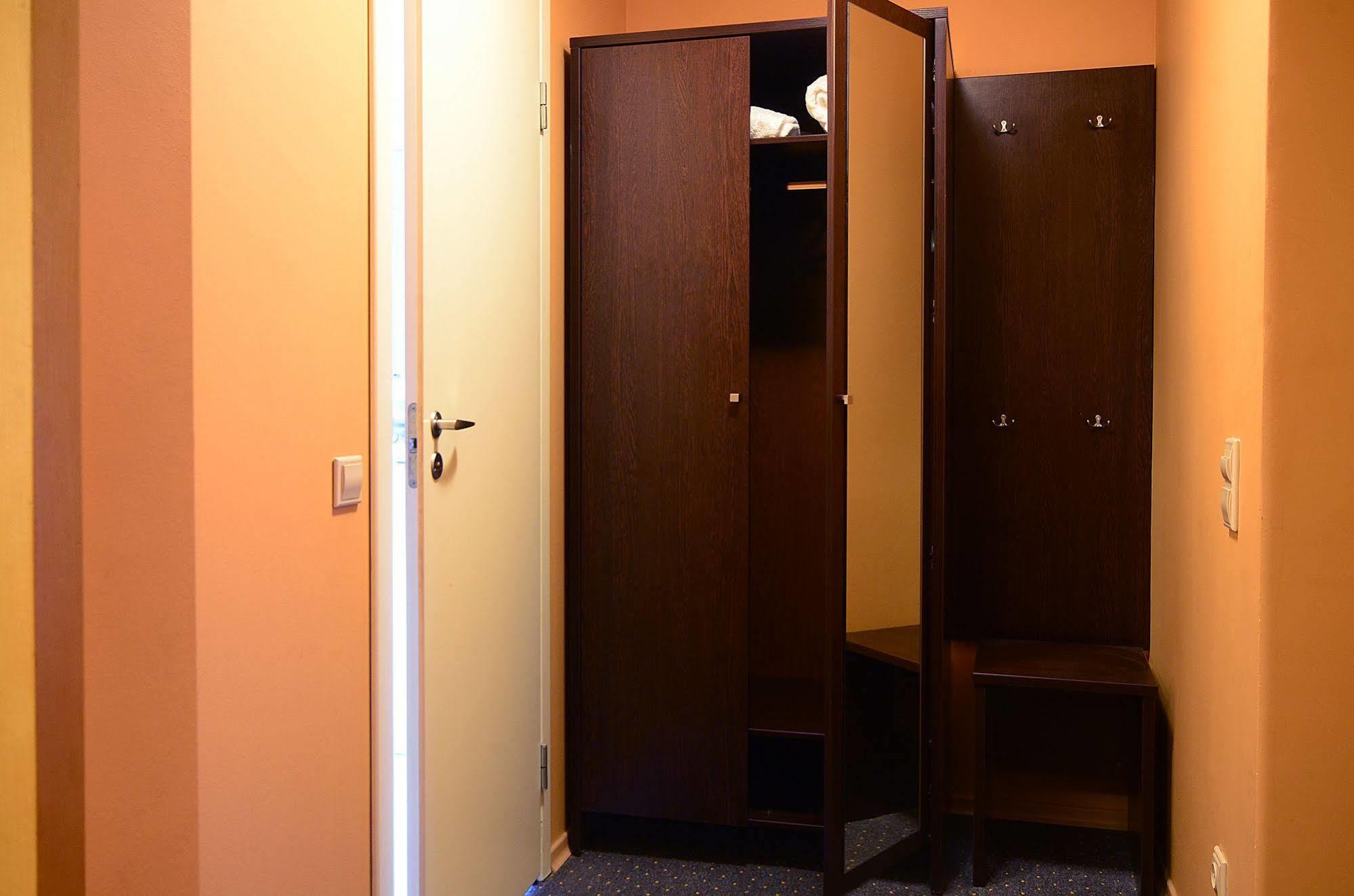 Hotel Abc Airport Рига Екстериор снимка