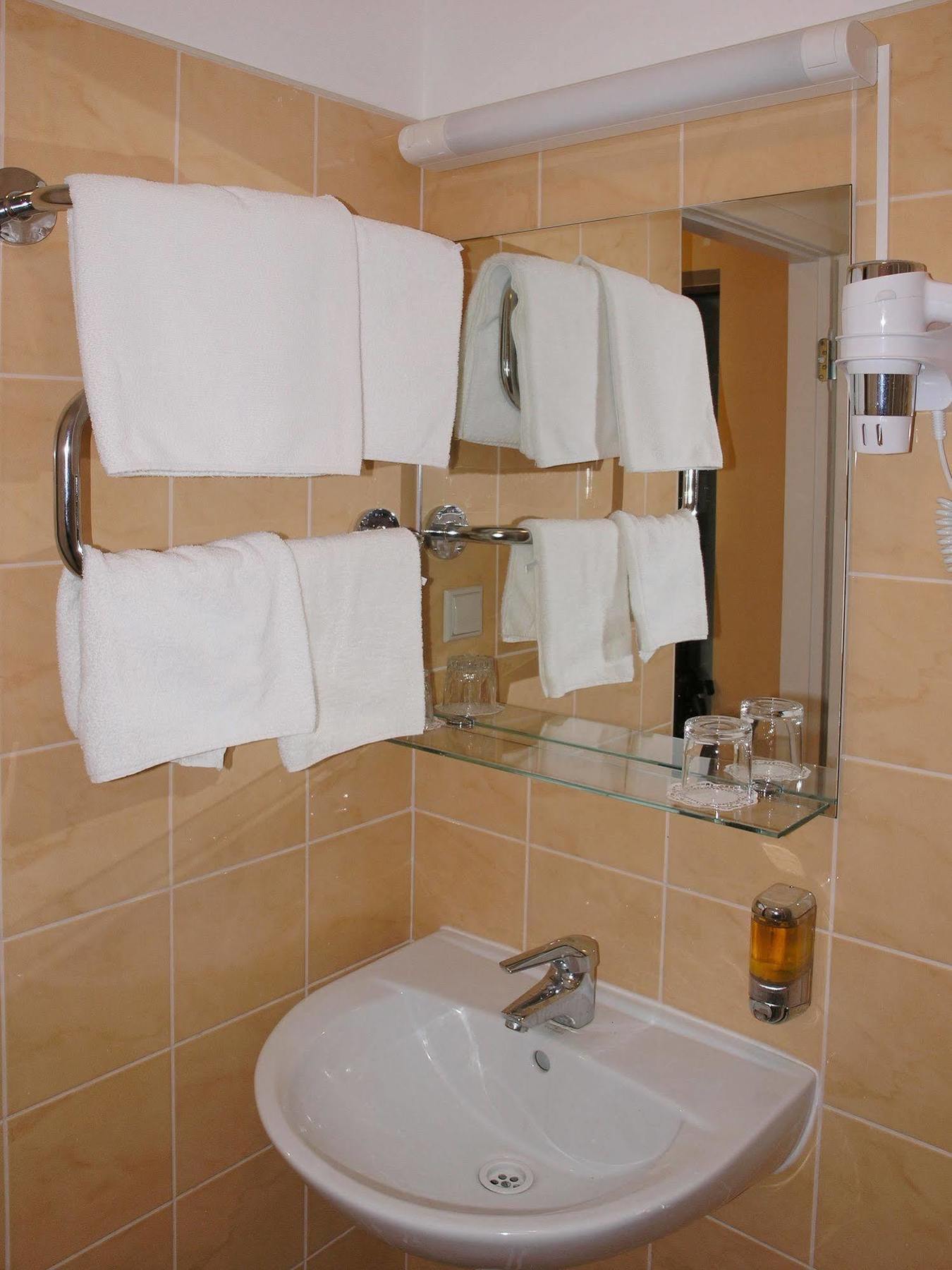 Hotel Abc Airport Рига Екстериор снимка