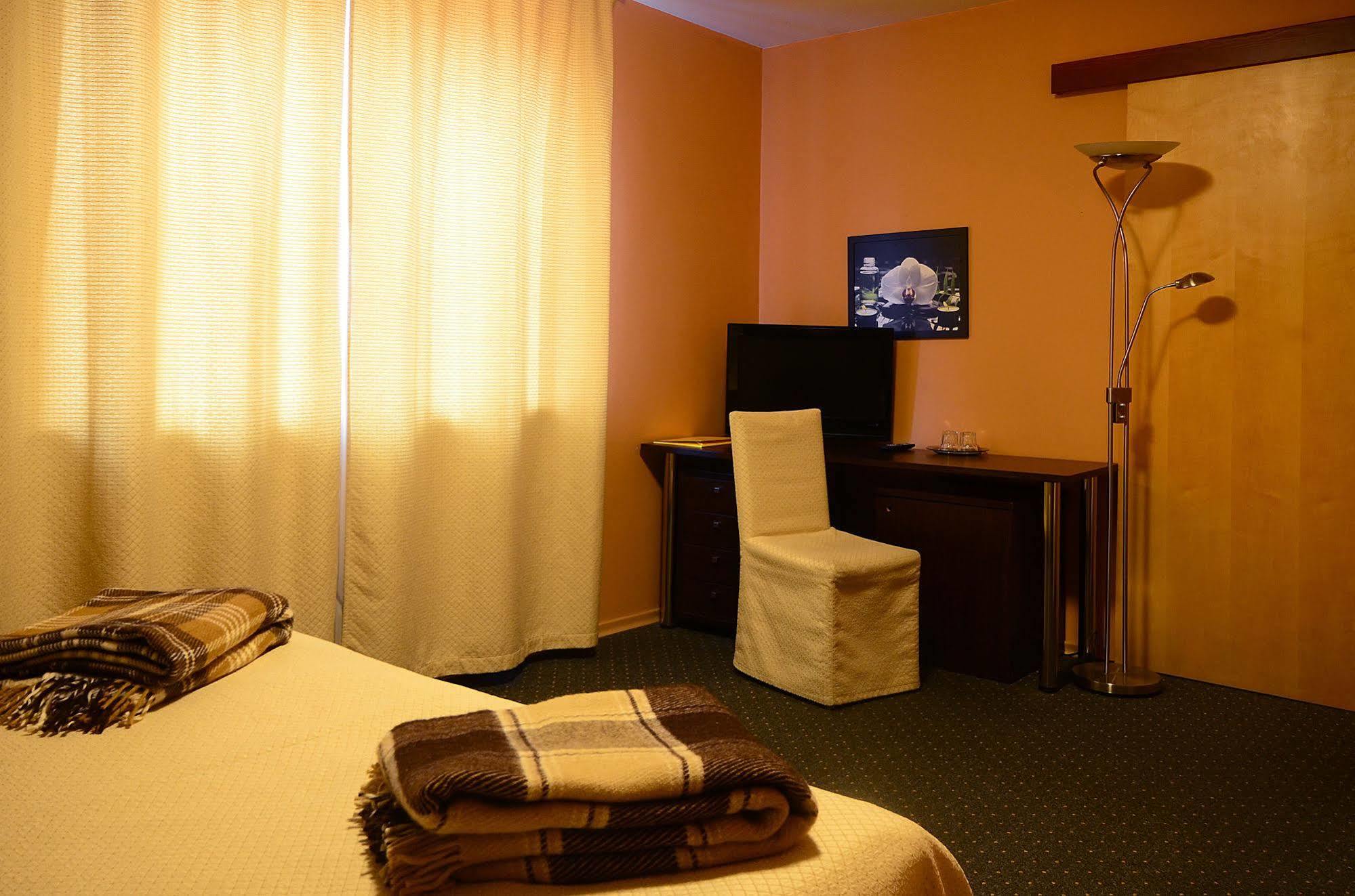 Hotel Abc Airport Рига Екстериор снимка