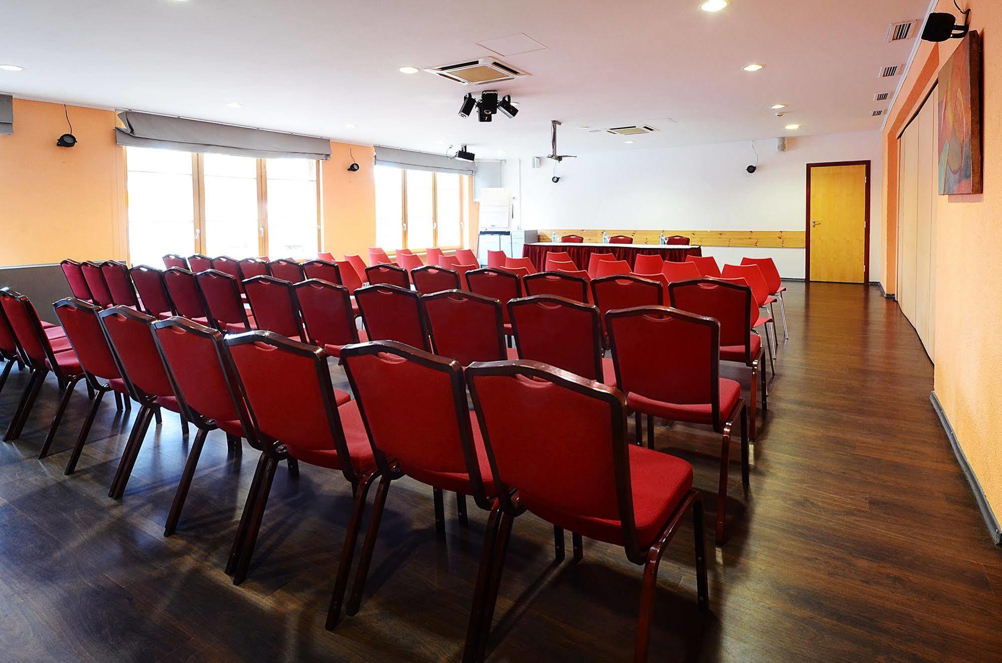 Hotel Abc Airport Рига Екстериор снимка