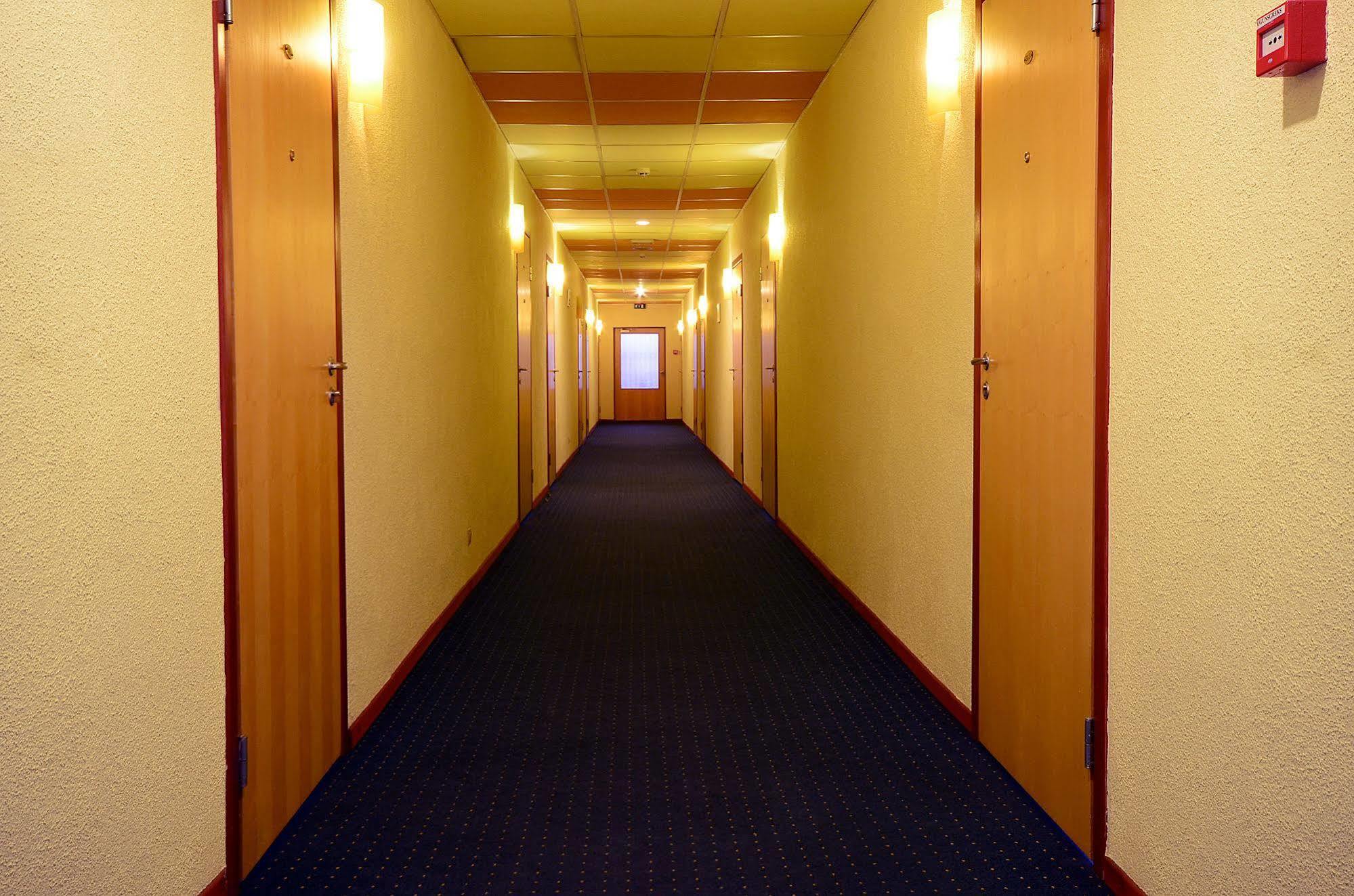 Hotel Abc Airport Рига Екстериор снимка